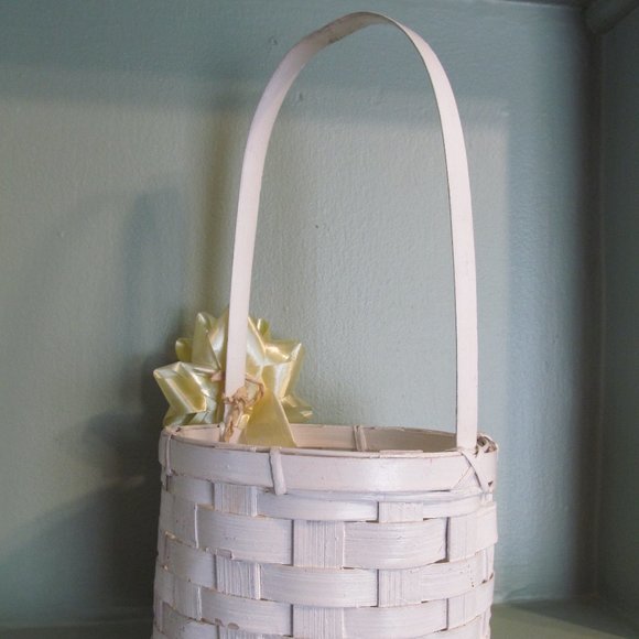 Vintage Woven Wicker Basket ~ Yellow Duck & Eggs ~ White with Handle So Cute! - Picture 4 of 9